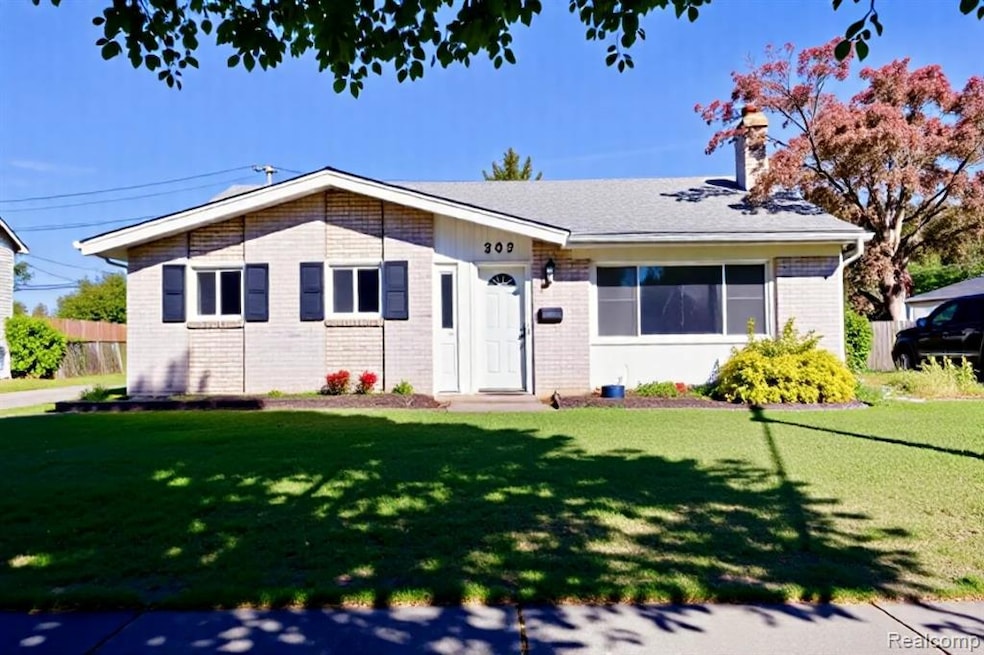 4519 Reader Dr, Warren, MI 48092 - photo 1