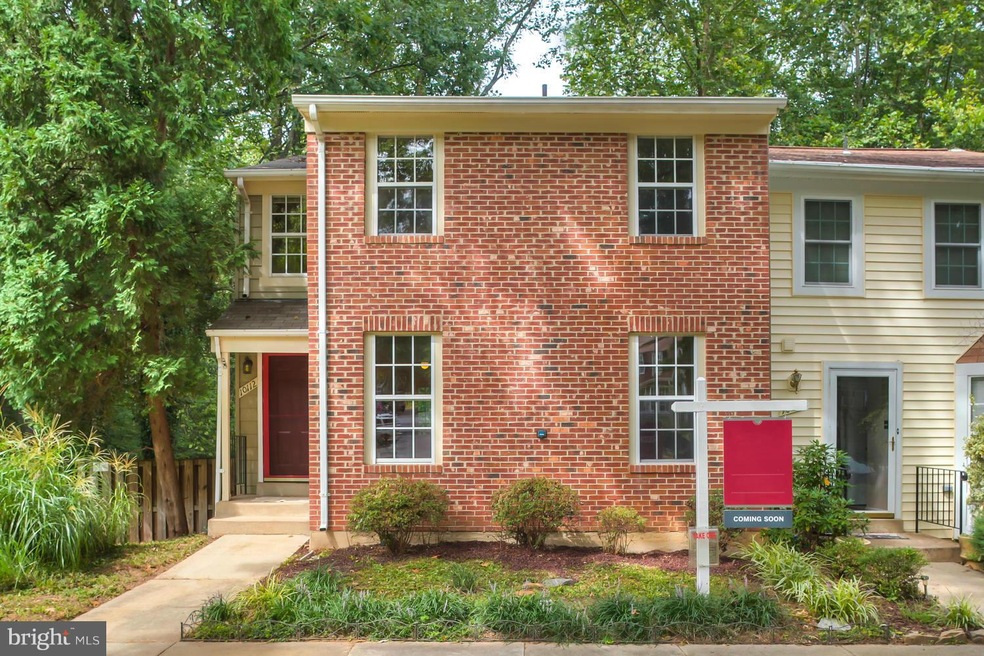 10112 Walnut Wood Ct, Burke, VA 22015 - photo 1