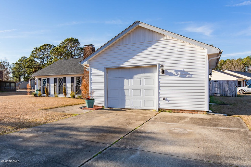 100 Old Post Ct, Jacksonville, NC 28546 - photo 1