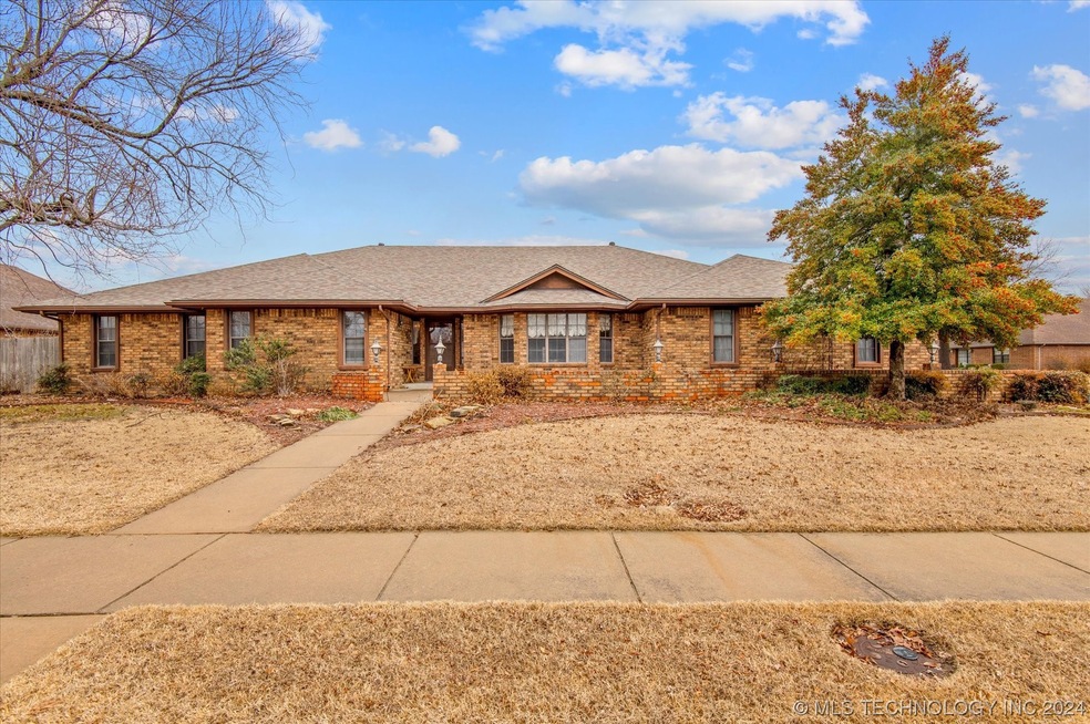 3212 Camelot Dr, Bartlesville, OK 74006 - photo 1