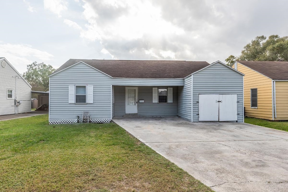 3739 Stuart Ave, Groves, TX 77619 - photo 1