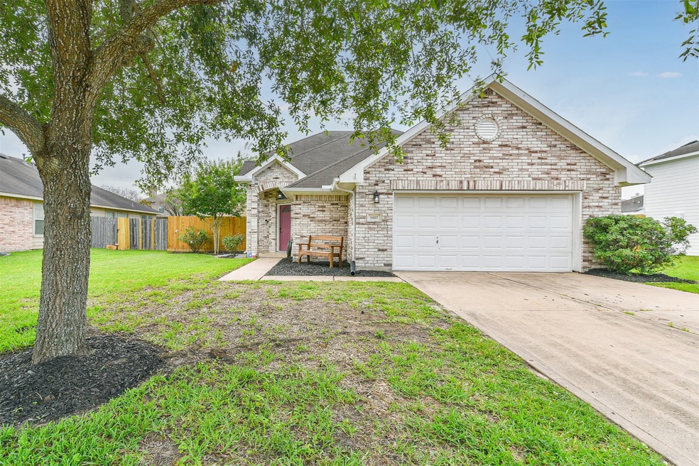 1427 Barras St, Alvin, TX 77511 - photo 1