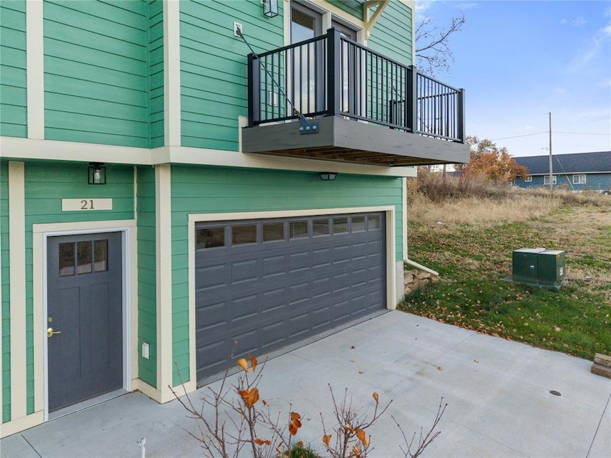 335 Forest Ave unit 21, Des Moines, IA 50314 - photo 1