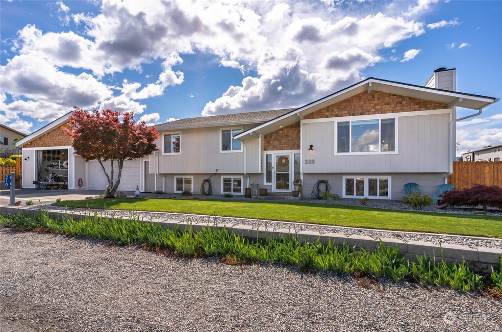 210 S Kansas Ave, East Wenatchee, WA 98802 - photo 1