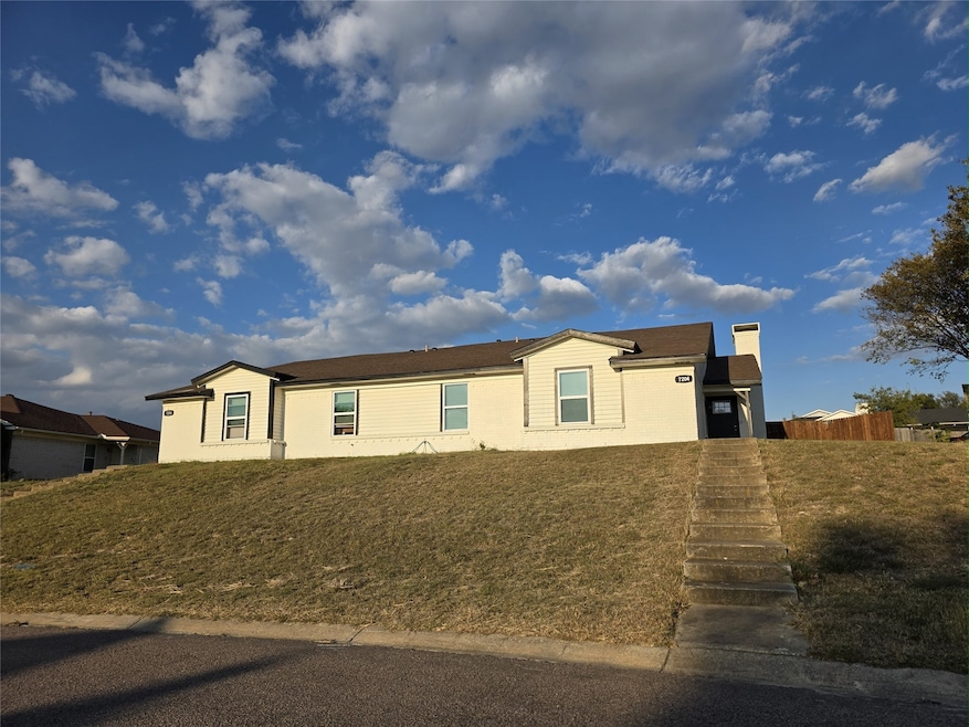 7204 Vista Cliff Dr, Fort Worth, TX 76179 - photo 1