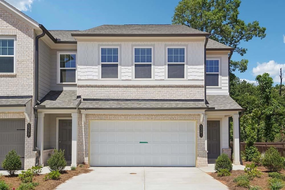 Beautiful Traditional Townhome ~ End Unit