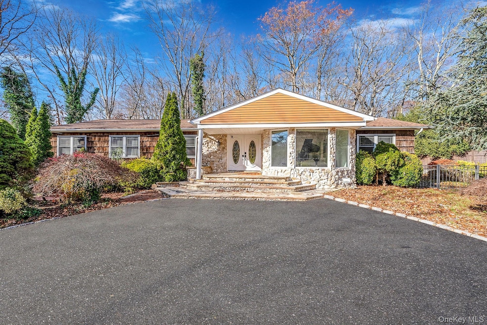 25 Farmington Ln, Melville, NY 11747 - photo 1