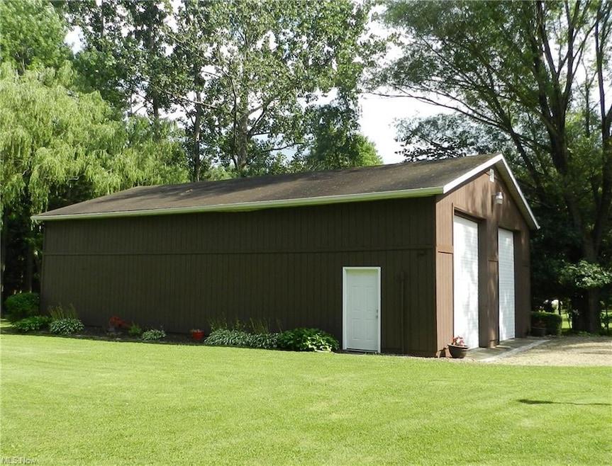 28X40  outbuilding with concrete floor