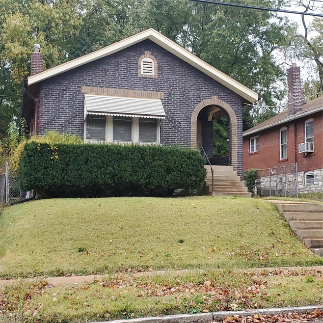 4036 Cora Ave, Saint Louis, MO 63115 - photo 1