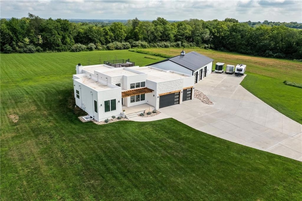 6320 NE 164th St, Smithville, MO 64089 - photo 1