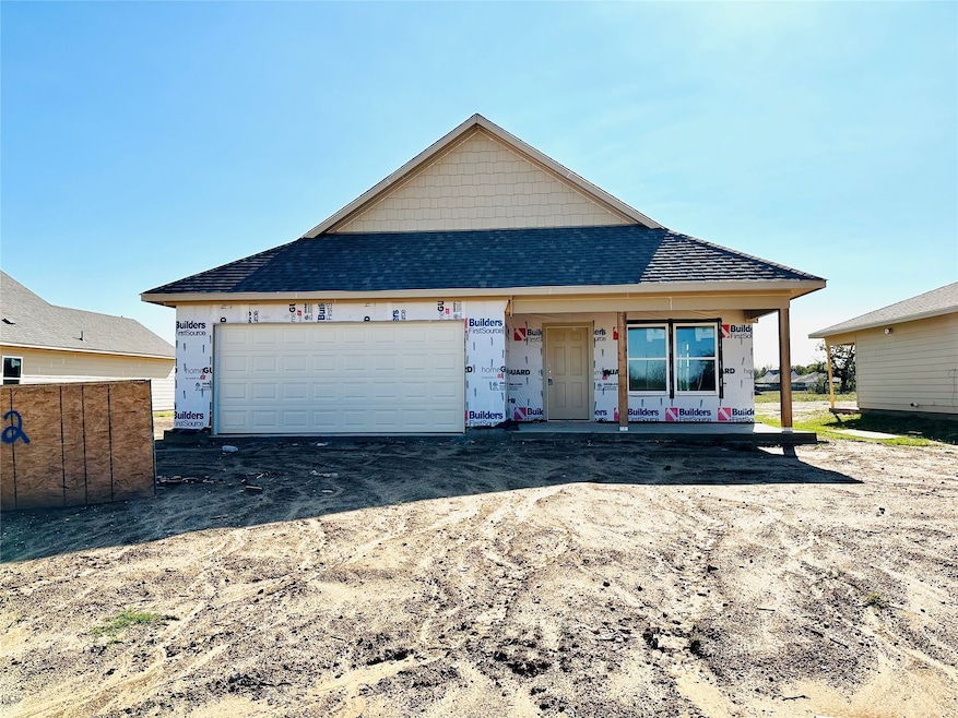 612 Crockett Dr, Cleburne, TX 76031 - photo 1