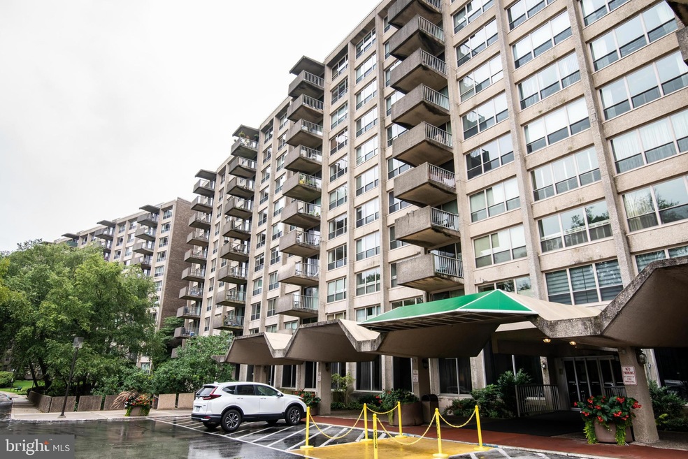 Green Hill Condominiums unit E-406, Wynnewood, PA 19096 - photo 1