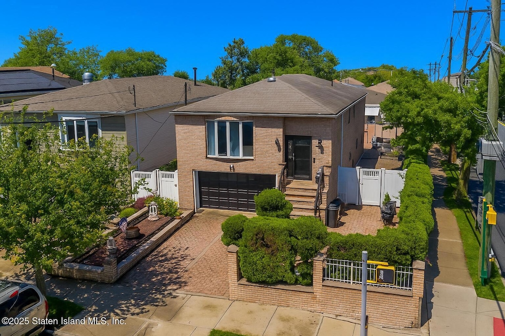 Sold $925,000 • Co-Listing Agent