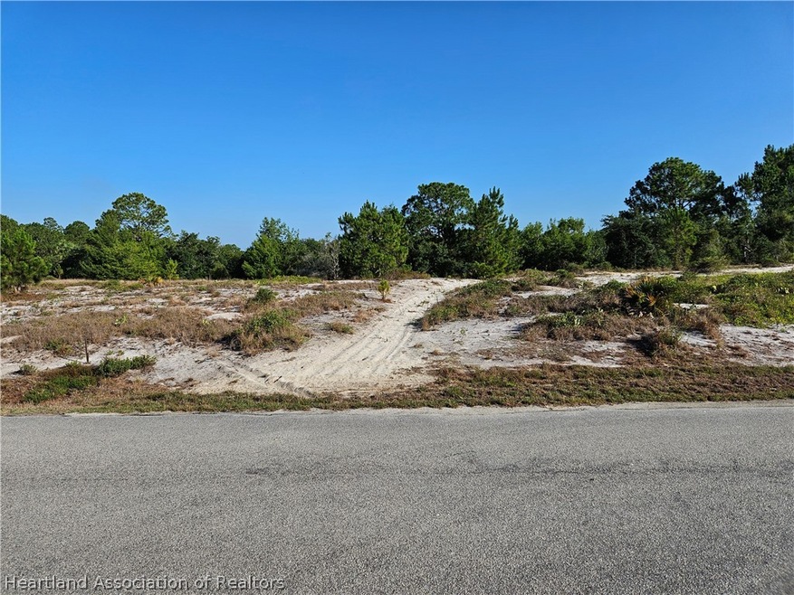 647 Lake Tina Dr, Lake Placid, FL 33852 - photo 1