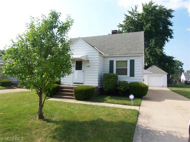 Welcome to summer and 1747 E. 36th St! Note the ne