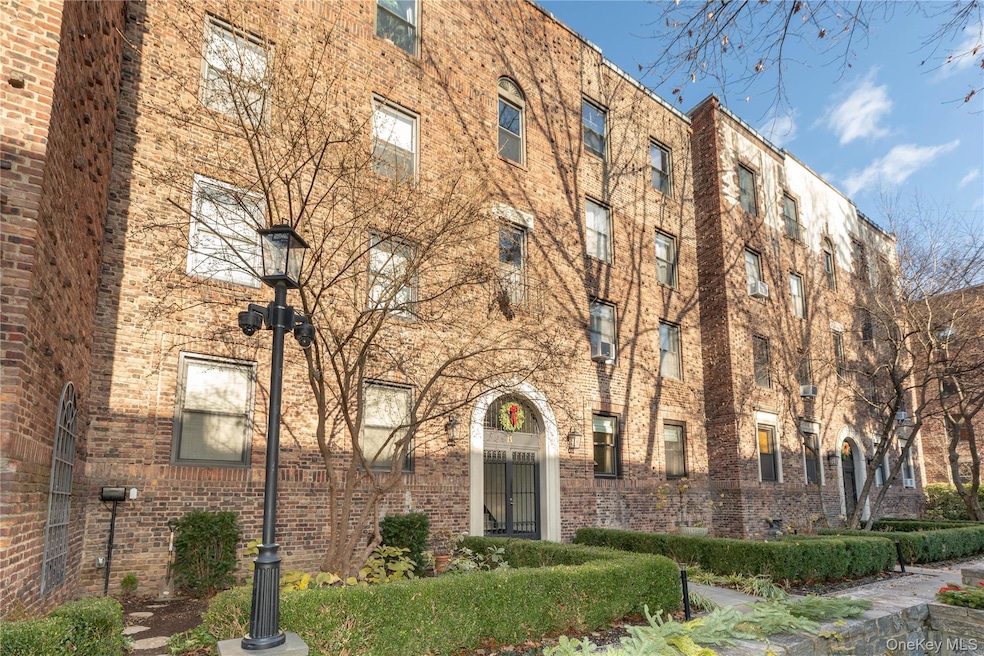 64 Sagamore Rd unit B8, Bronxville, NY 10708 - photo 1