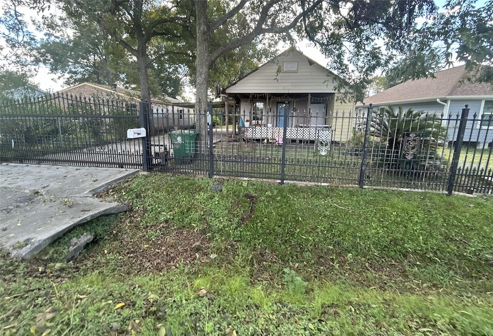 3224 Creston Dr, Houston, TX 77026 - photo 1