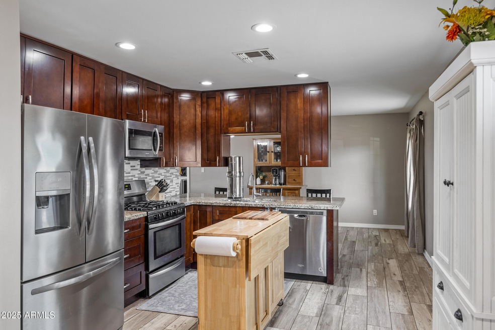 1702 W Michelle Dr unit 1, Phoenix, AZ 85023 - photo 1