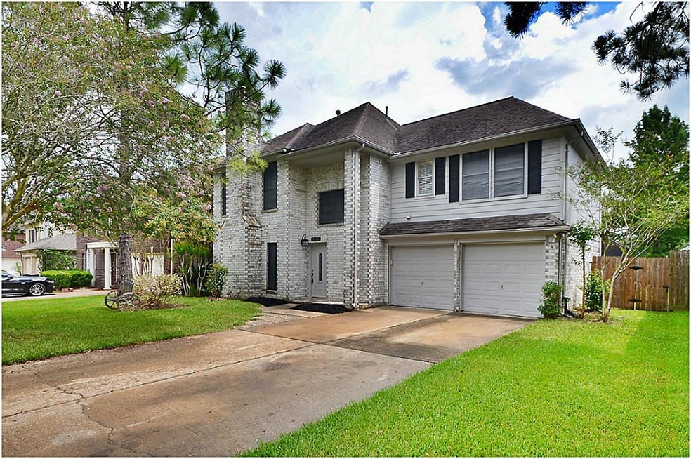 BUTIFUL 2 STORY BRICK HOME
