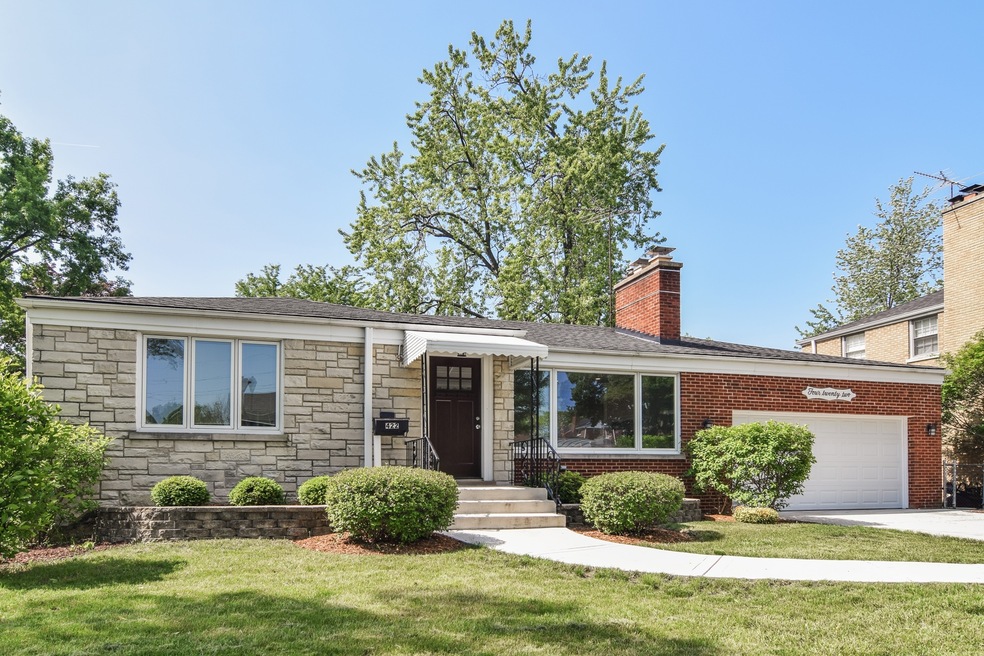 422 E Webster Ave, Elmhurst, IL 60126 - photo 1