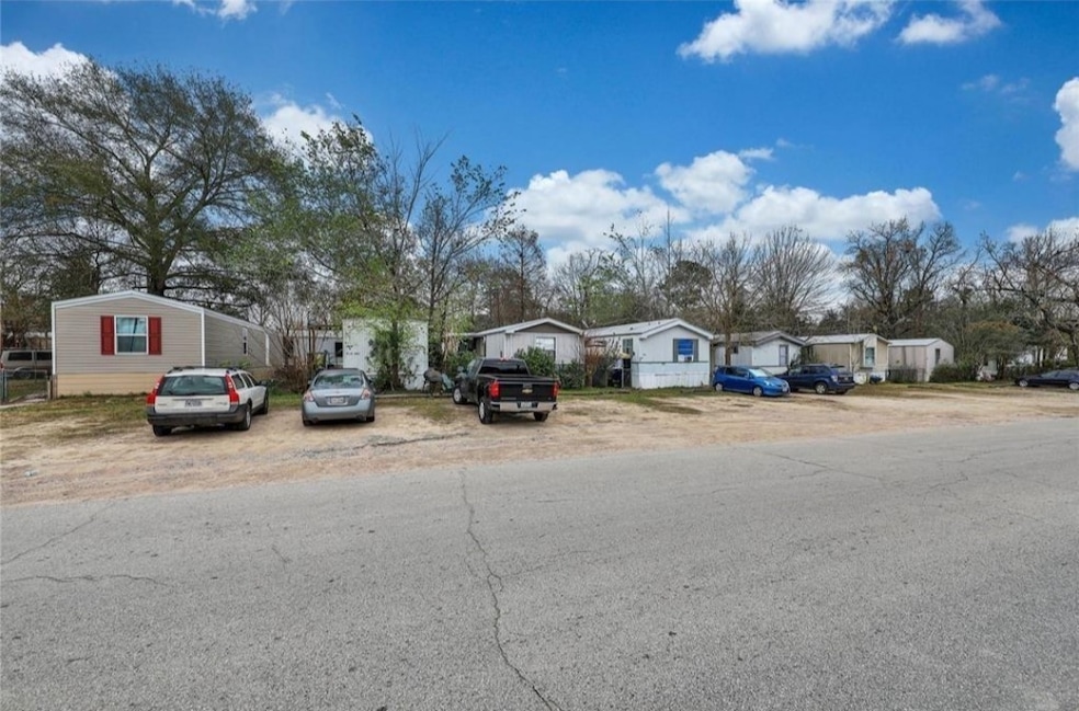 401 S Woodson St unit 7, Willis, TX 77378 - photo 1