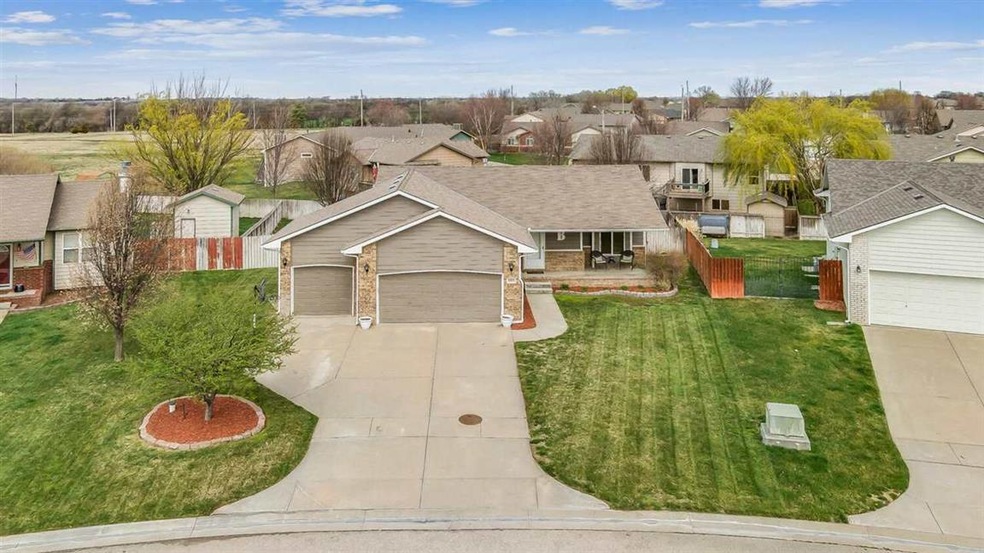 1927 N Country Walk Ln, Mulvane, KS 67110 - photo 1