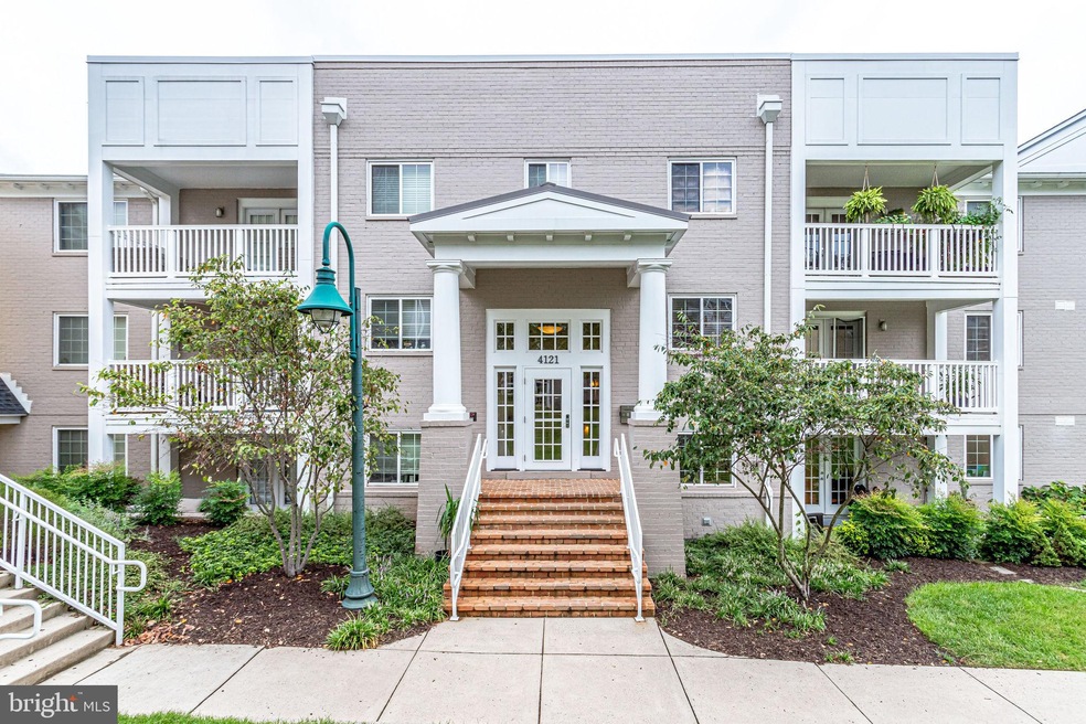 4121 S Four Mile Run Dr unit 402, Arlington, VA 22204 - photo 1