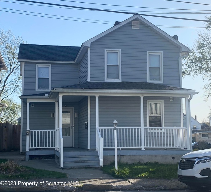 604 Oak St, Old Forge, PA 18518 - photo 1