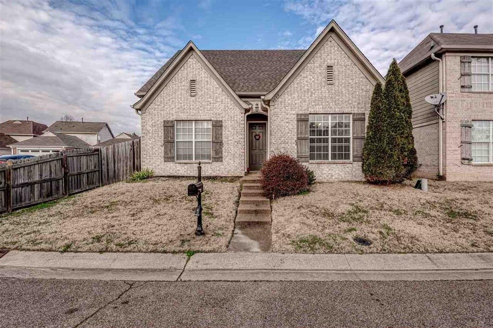 Corner zero lot with common alley way to your 2 ca
