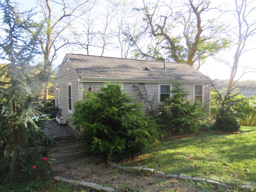 23 Locust Rd.