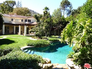 Back view,Pool & Spa