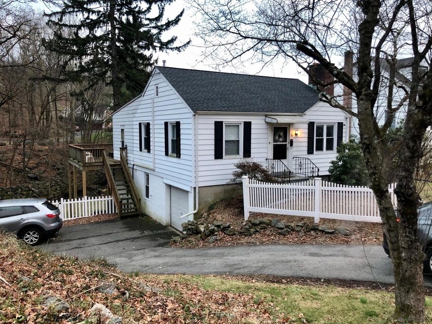 16 Concord St unit RIGHT, Greenwich, CT 06831 - photo 1