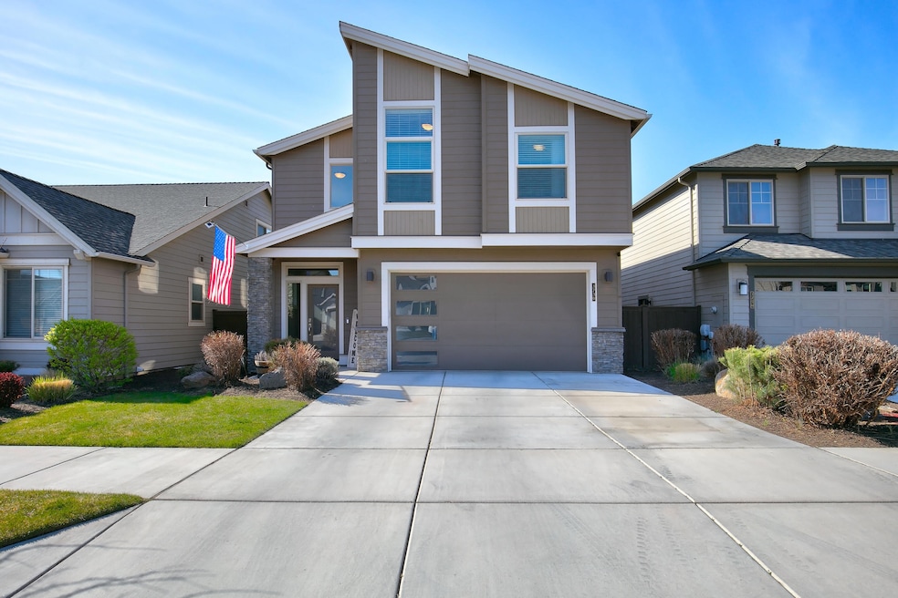 3730 SW Badger Ct, Redmond, OR 97756 - photo 1