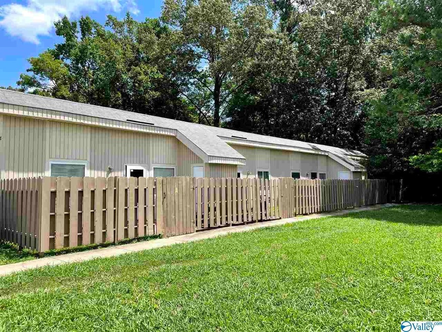 3703 Squaw Valley Dr SW unit C, Huntsville, AL 35805 - photo 1