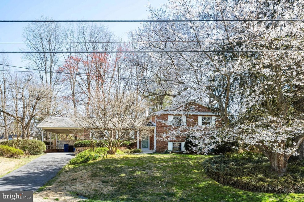 8805 Honeybee Ln, Bethesda, MD 20817 - photo 1