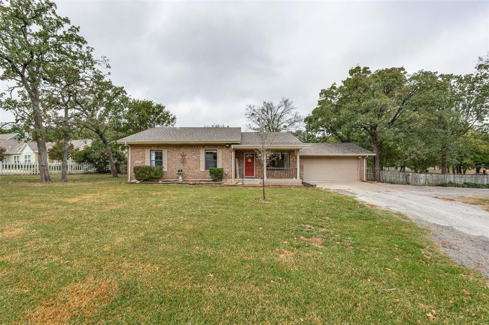 712 Kiowa Dr E, Gainesville, TX 76240 - photo 1