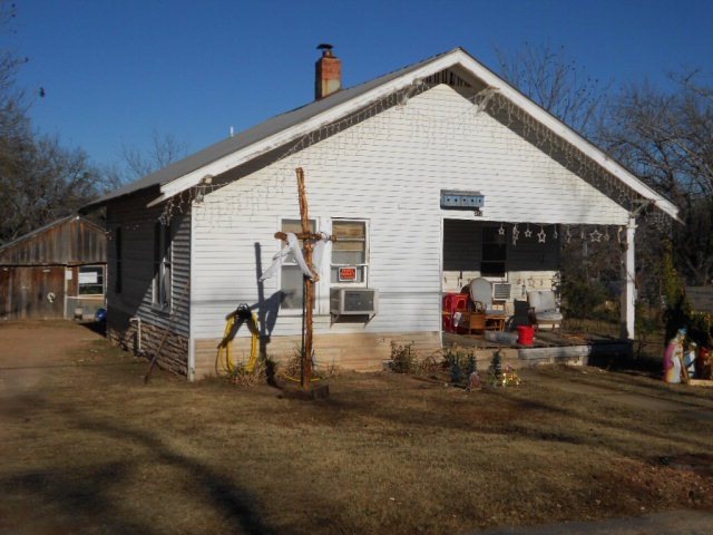 512 Fulton St, Fredericksburg, TX 78624 - photo 1