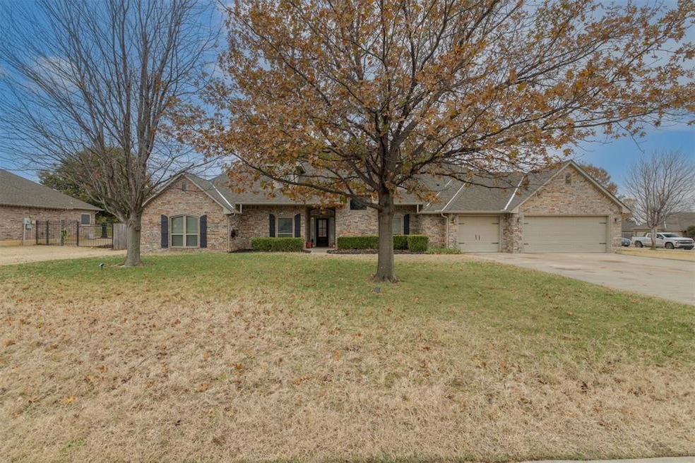 7969 Lindsay Ln, Edmond, OK 73025 - photo 1