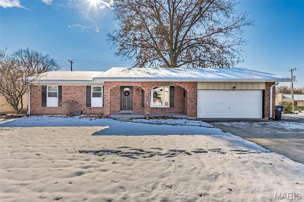 14 S Joyce Ellen Way, Saint Peters, MO 63376 - photo 1