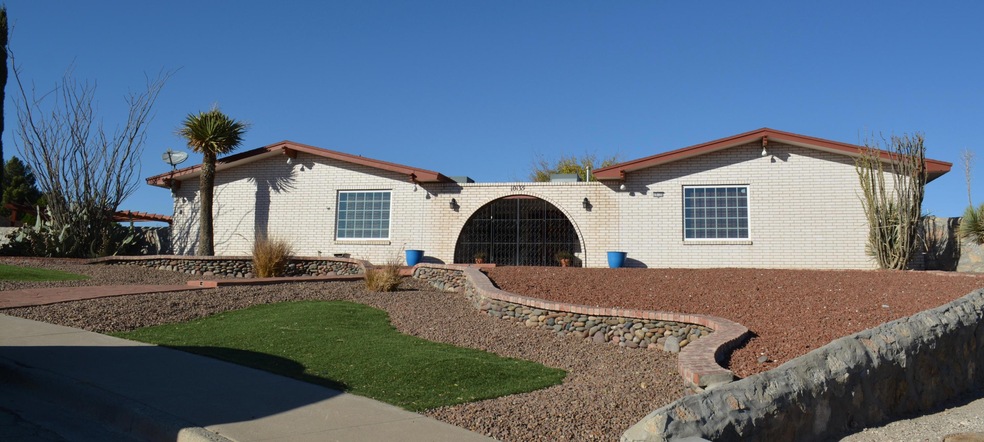 10135 Stoneway Dr, El Paso, TX 79925 - photo 1