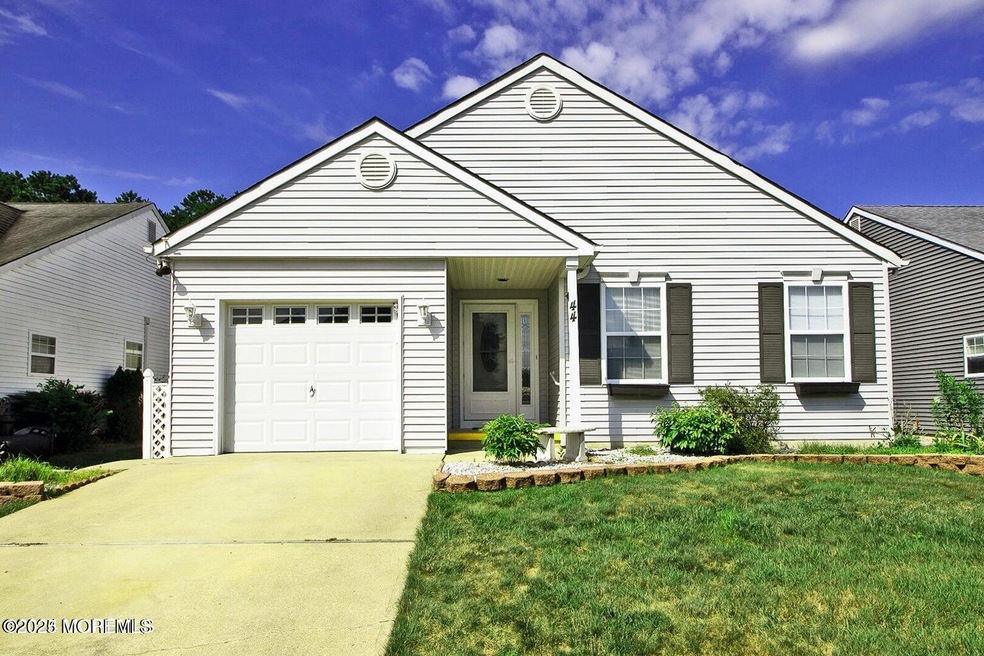 44 Canterbury Ln