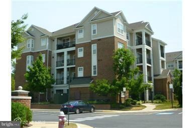 12949 Centre Park Cir unit 103, Herndon, VA 20171 - photo 1