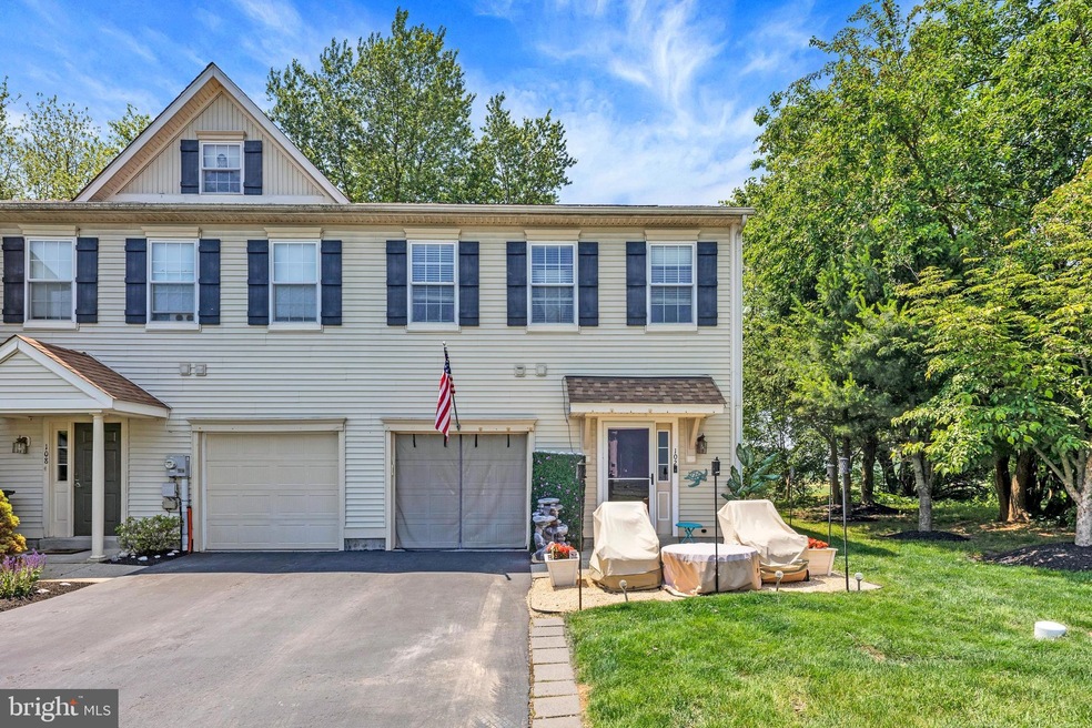 102 Red Oak Ct unit 1, Honey Brook, PA 19344 - photo 1
