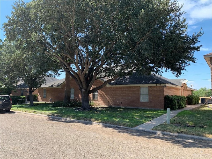 2103 Kimberly Ln, Edinburg, TX 78541 - photo 1