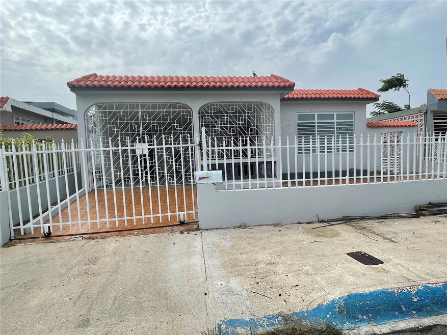 Atenas St. Ext Forest Hills unit v, Bayamon, PR 00959 - photo 1