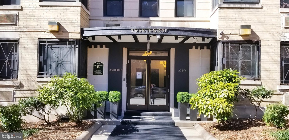 Swarthmore Condos unit 805, Washington, DC 20037 - photo 1