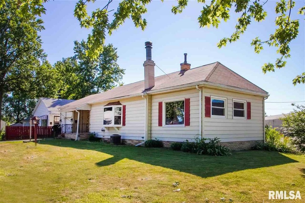 208 N Elliott St, Lincoln, IL 62656 - photo 1