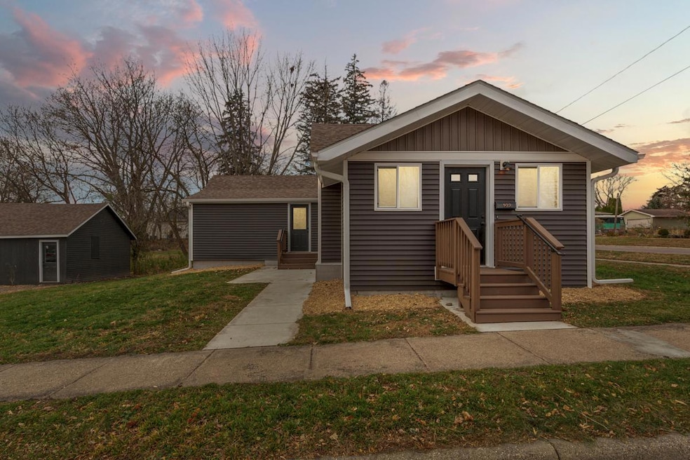 102 Buchannon St S, Waterville, MN 56096 - photo 1