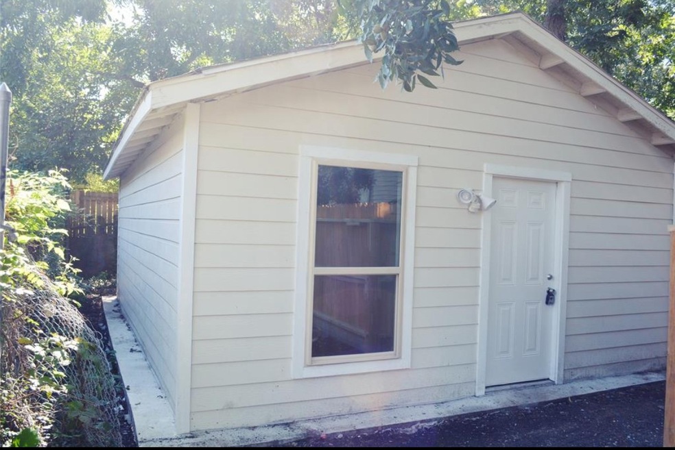 7716 Appleton St unit C, Houston, TX 77022 - photo 1