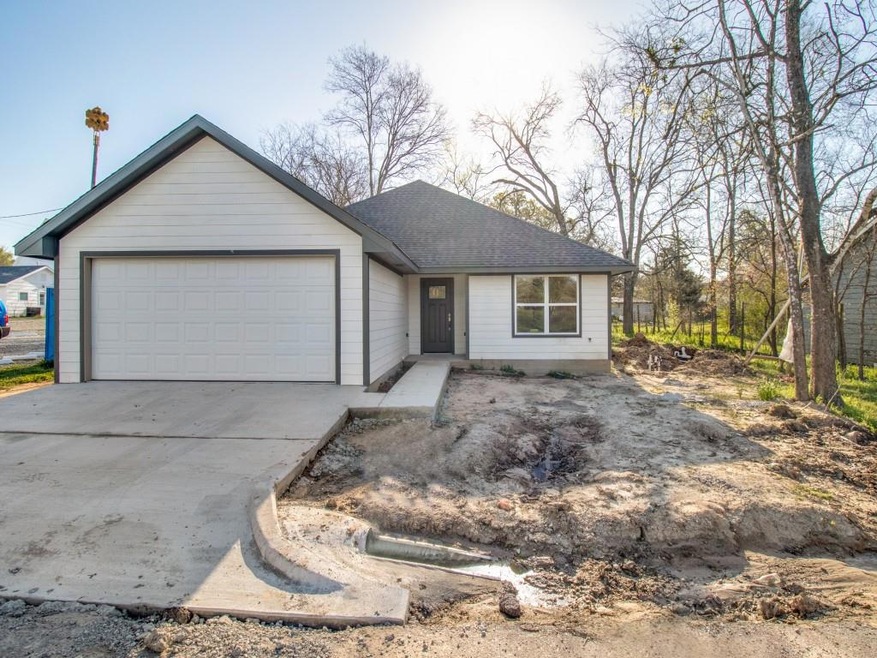 304 Morgan St, Bonham, TX 75418 - photo 1